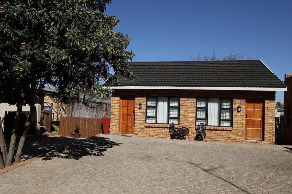 Kuruman Inn Exteriör bild